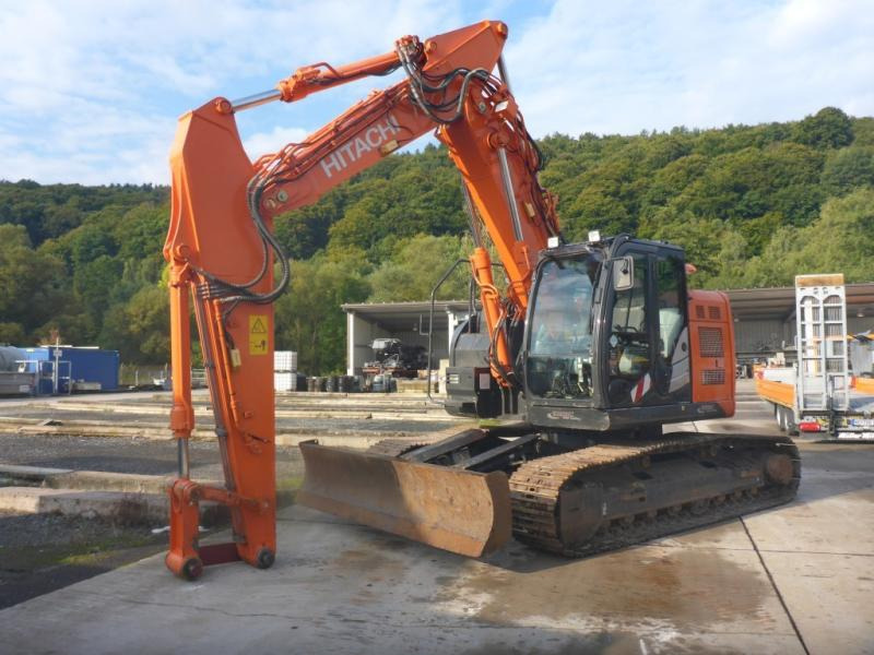Hitachi ZX225USLC-5B - Ekskavator me zinxhirë: foto 2 Hitachi ZX225USLC-5B - Ekskavator me zinxhirë: foto 2