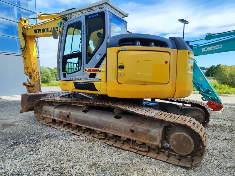 New Holland E235B SR-2 - Ekskavator me zinxhirë: foto 1 New Holland E235B SR-2 - Ekskavator me zinxhirë: foto 1