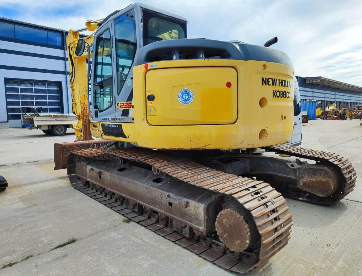 New Holland E235B SR-2 - Ekskavator me zinxhirë: foto 1 New Holland E235B SR-2 - Ekskavator me zinxhirë: foto 1
