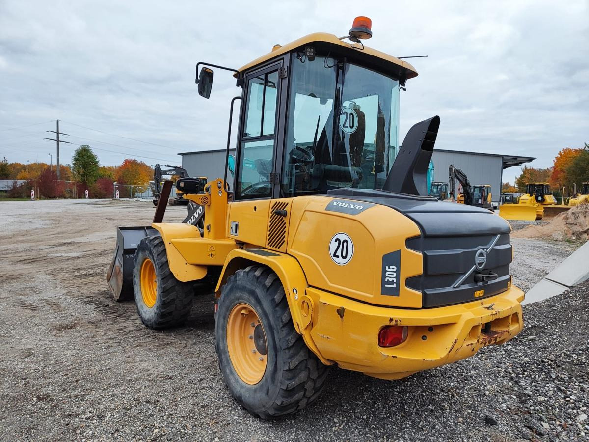Volvo L30G - Fadrom me goma: foto 1 Volvo L30G - Fadrom me goma: foto 1