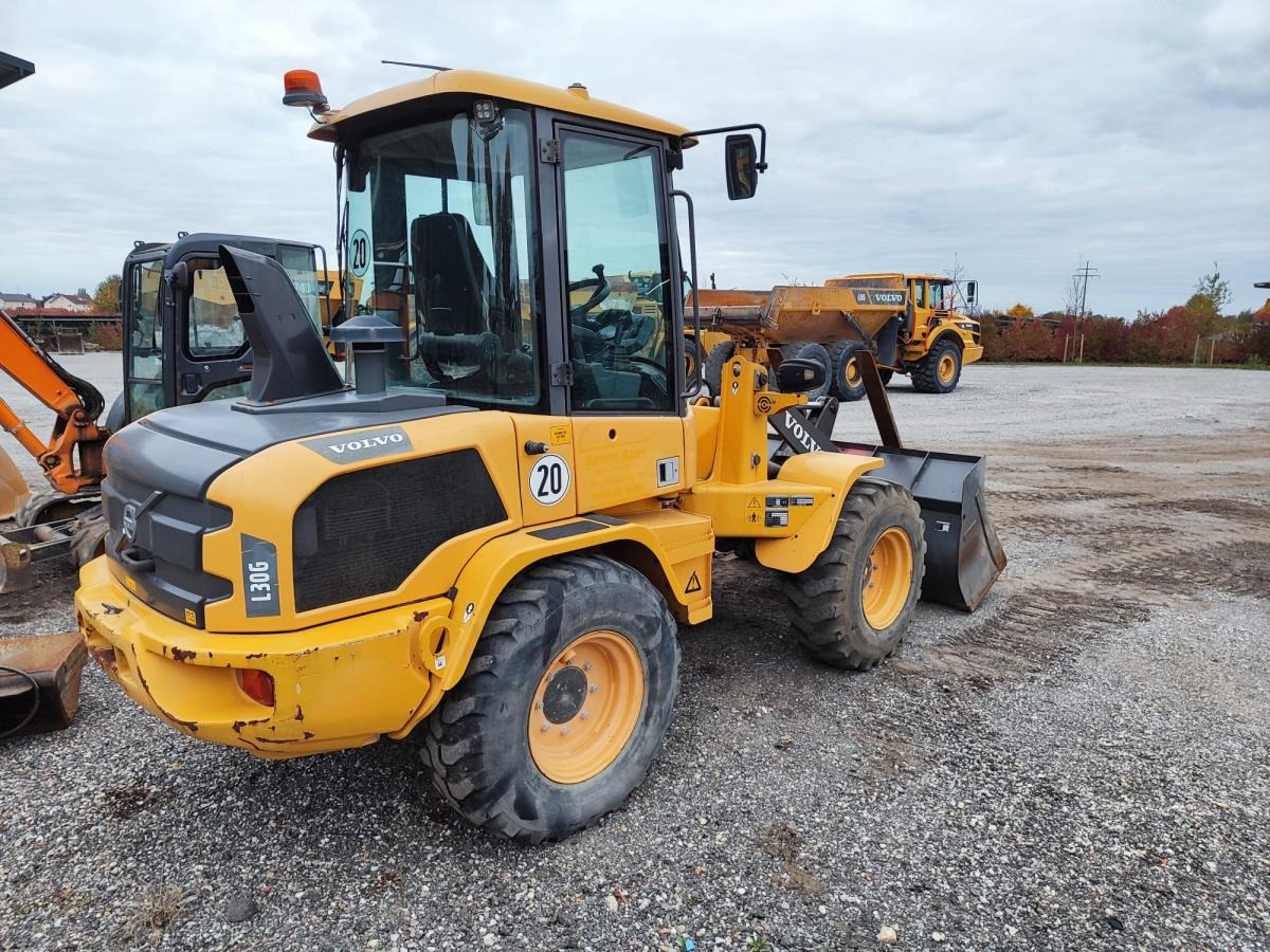 Volvo L30G - Fadrom me goma: foto 2 Volvo L30G - Fadrom me goma: foto 2