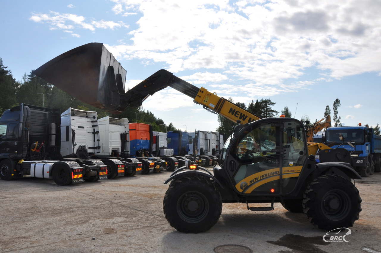 New Holland TH 7.42 - Ngarkues teleskopik me rrota: foto 3 New Holland TH 7.42 - Ngarkues teleskopik me rrota: foto 3