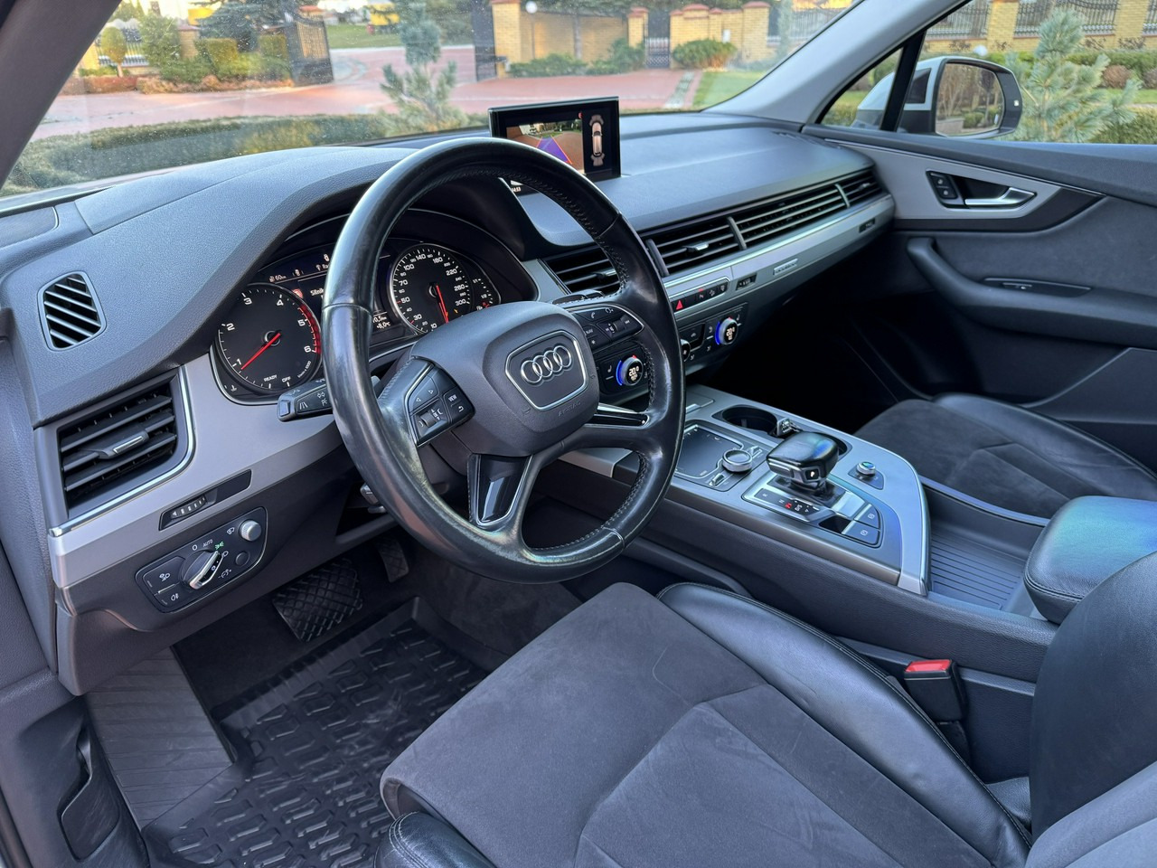 SUV Audi Q7: foto 18