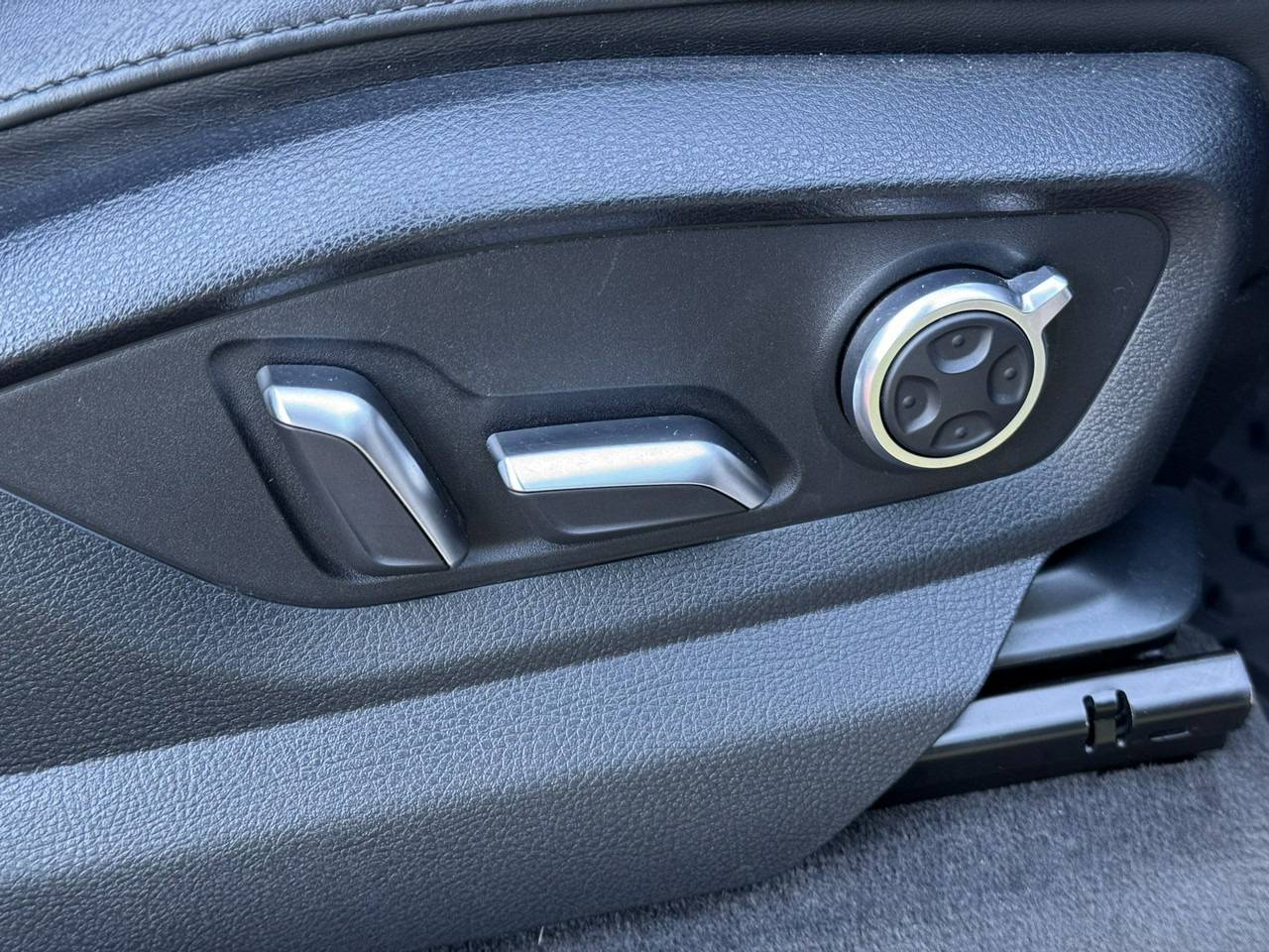 SUV Audi Q7: foto 44