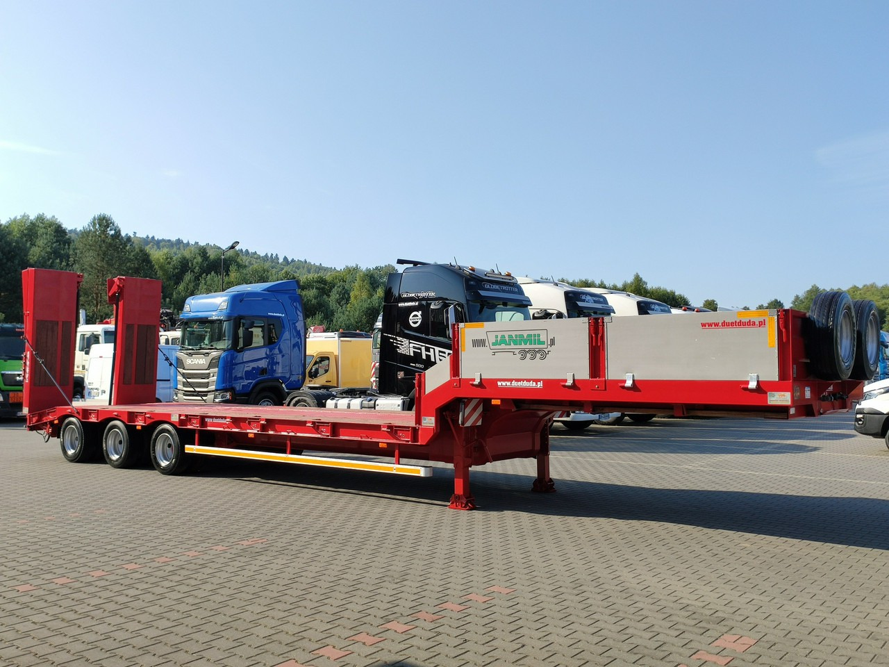 Bodex JANMIL Burtówka Laweta Niskopodłogowa Podczołgówka 3-Osie - Gjysmë rimorkio me plan ngarkimi të ulët: foto 1 Bodex JANMIL Burtówka Laweta Niskopodłogowa Podczołgówka 3-Osie - Gjysmë rimorkio me plan ngarkimi të ulët: foto 1