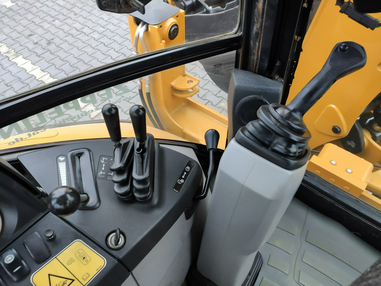 Caterpillar 444E Premier Sterowanie na Joystickach FULL OPCJA - Fadromë me shkarkim nga prapa: foto 5 Caterpillar 444E Premier Sterowanie na Joystickach FULL OPCJA - Fadromë me shkarkim nga prapa: foto 5