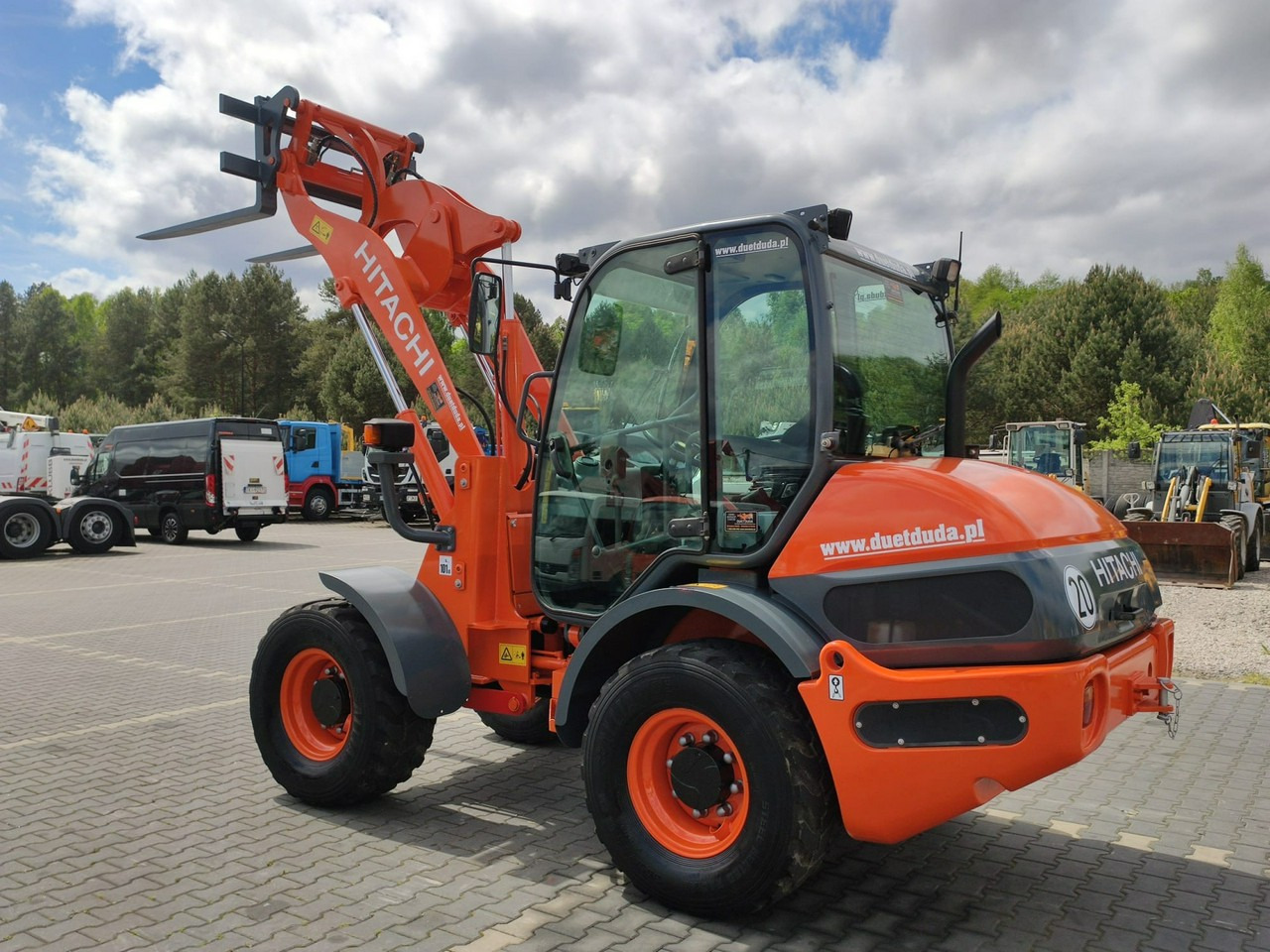 Hitachi ZW75 Wheel Loader Szybko-Złącze Widły Stan Bardzo Dobry - Fadrom me goma: foto 4 Hitachi ZW75 Wheel Loader Szybko-Złącze Widły Stan Bardzo Dobry - Fadrom me goma: foto 4