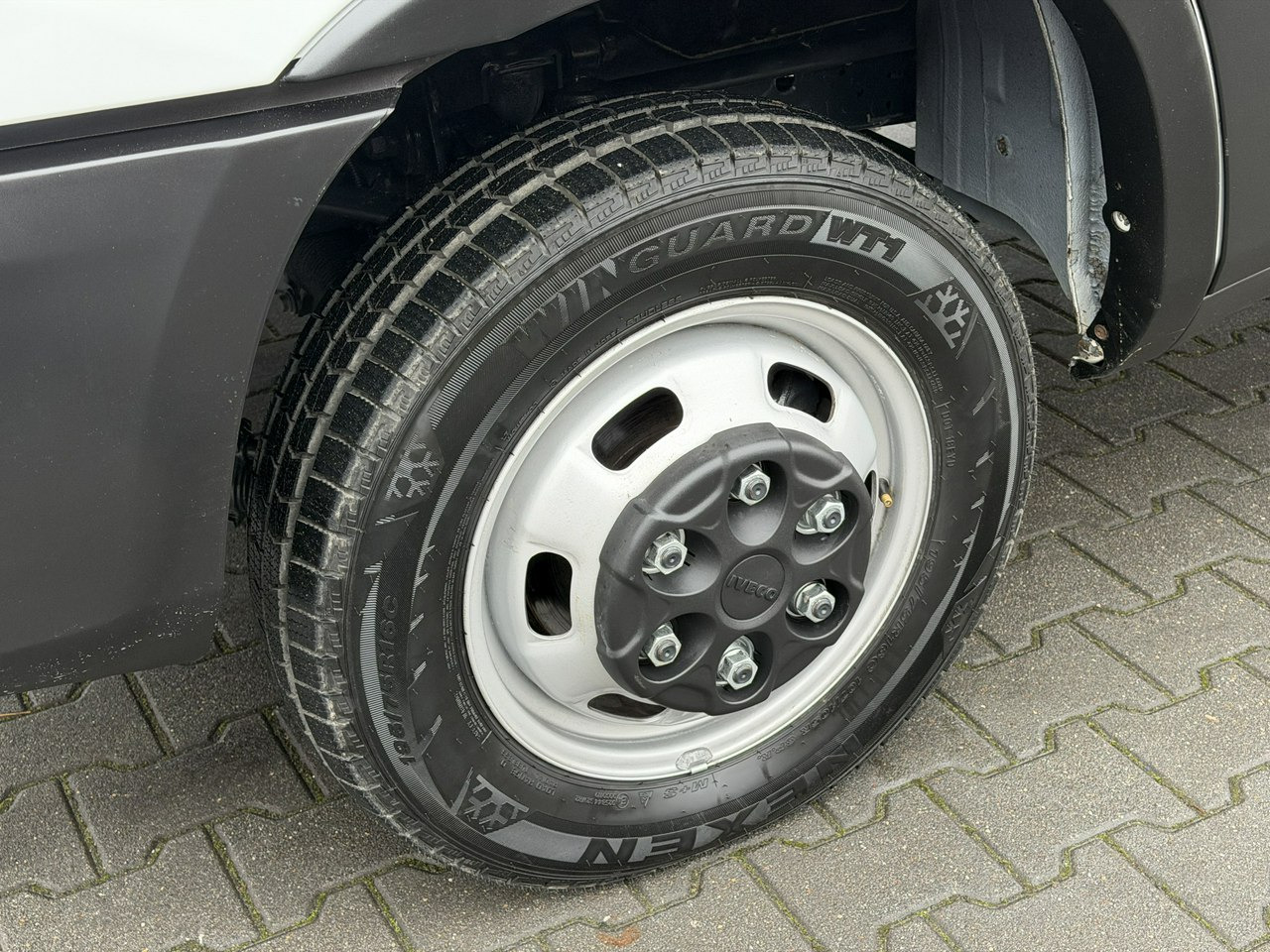 Iveco Daily 35C16 V - Kamioncine vetëshkarkuese: foto 2 Iveco Daily 35C16 V - Kamioncine vetëshkarkuese: foto 2