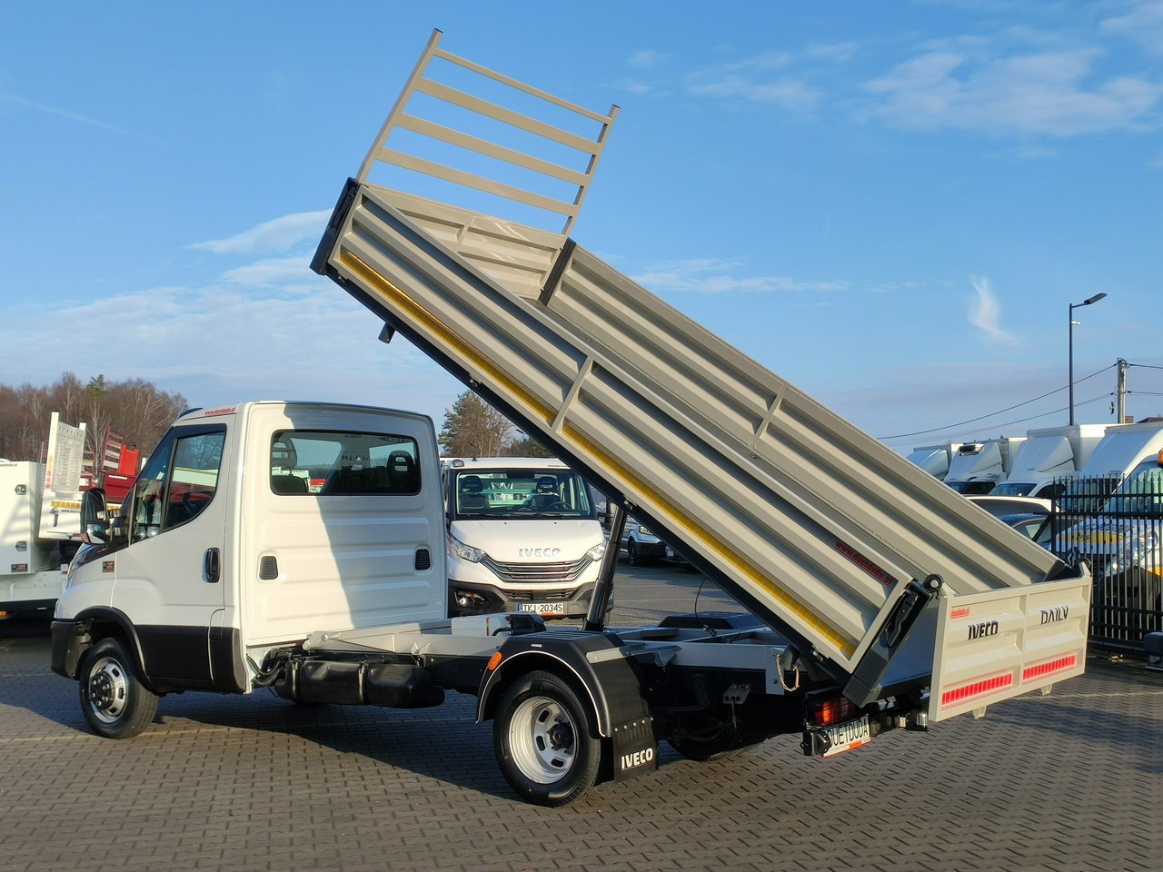 Iveco Daily 35C16 V - Kamioncine vetëshkarkuese: foto 4 Iveco Daily 35C16 V - Kamioncine vetëshkarkuese: foto 4