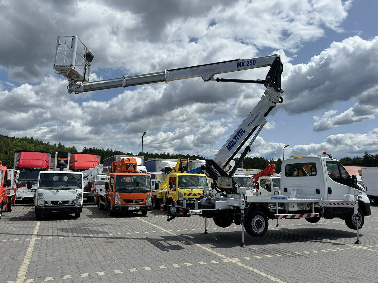 Iveco Daily 35S14 - Platformë ajrore e montuar në kamion: foto 3 Iveco Daily 35S14 - Platformë ajrore e montuar në kamion: foto 3