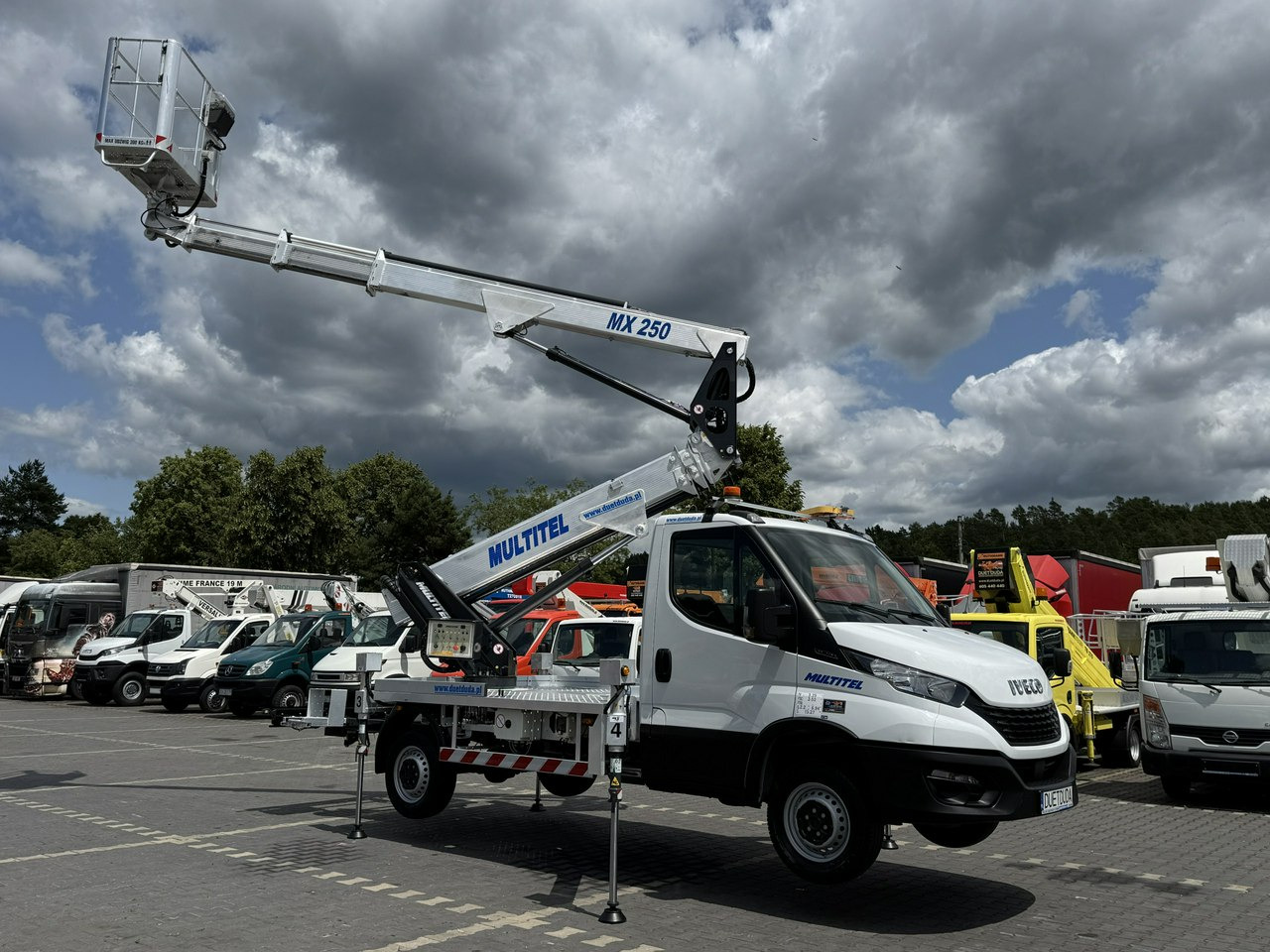 Iveco Daily 35S14 - Platformë ajrore e montuar në kamion: foto 5 Iveco Daily 35S14 - Platformë ajrore e montuar në kamion: foto 5