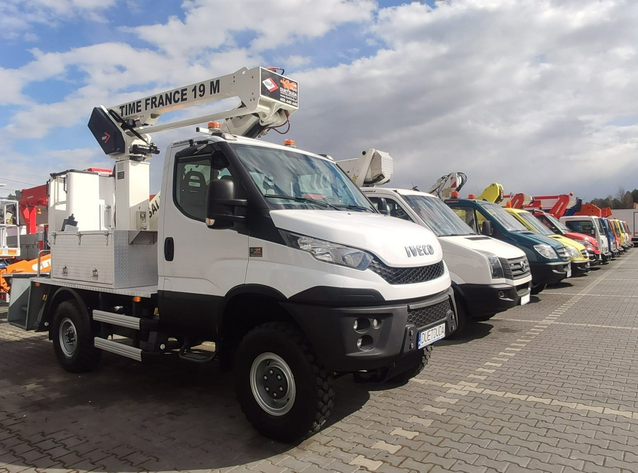 Iveco Daily 55S17W 4x4 Zwyżka 19m Versalift Lat 55 TB Time France - Platformë ajrore e montuar në kamion: foto 3 Iveco Daily 55S17W 4x4 Zwyżka 19m Versalift Lat 55 TB Time France - Platformë ajrore e montuar në kamion: foto 3