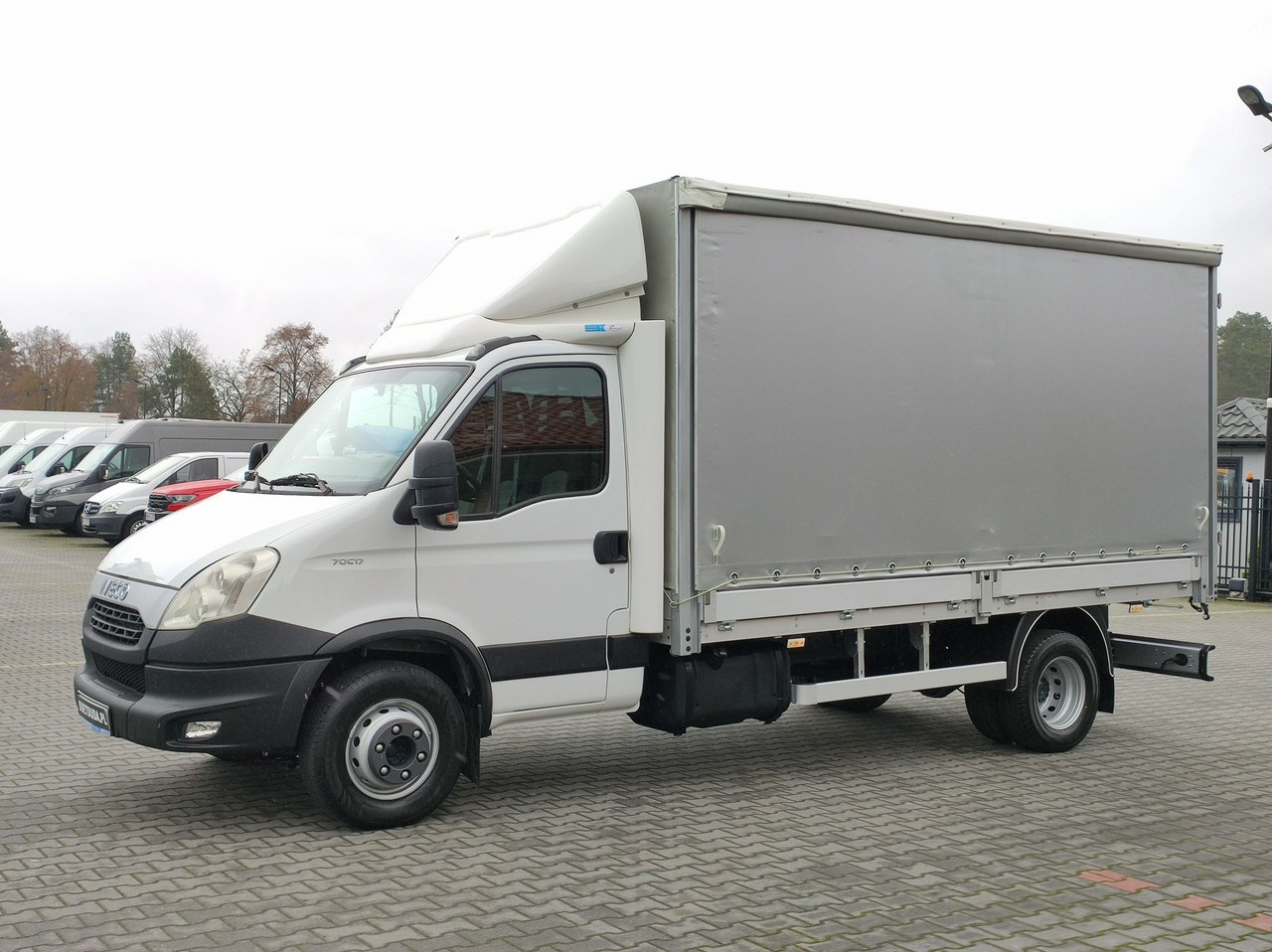 Iveco Daily 70C17 Firana Tył Drzwi Zadbany w Pełni Sprawny Super Stan - Kamioncine me tendë: foto 2 Iveco Daily 70C17 Firana Tył Drzwi Zadbany w Pełni Sprawny Super Stan - Kamioncine me tendë: foto 2
