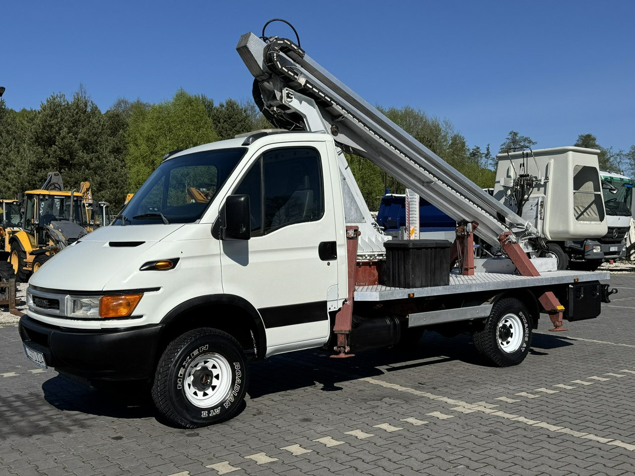 Iveco Daily - Platformë ajrore e montuar në kamion: foto 5 Iveco Daily - Platformë ajrore e montuar në kamion: foto 5