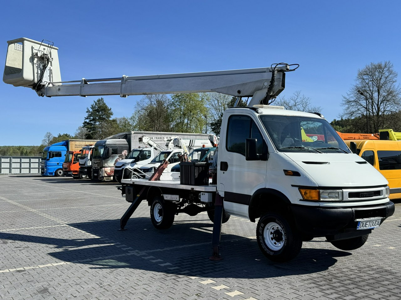 Iveco Daily - Platformë ajrore e montuar në kamion: foto 4 Iveco Daily - Platformë ajrore e montuar në kamion: foto 4