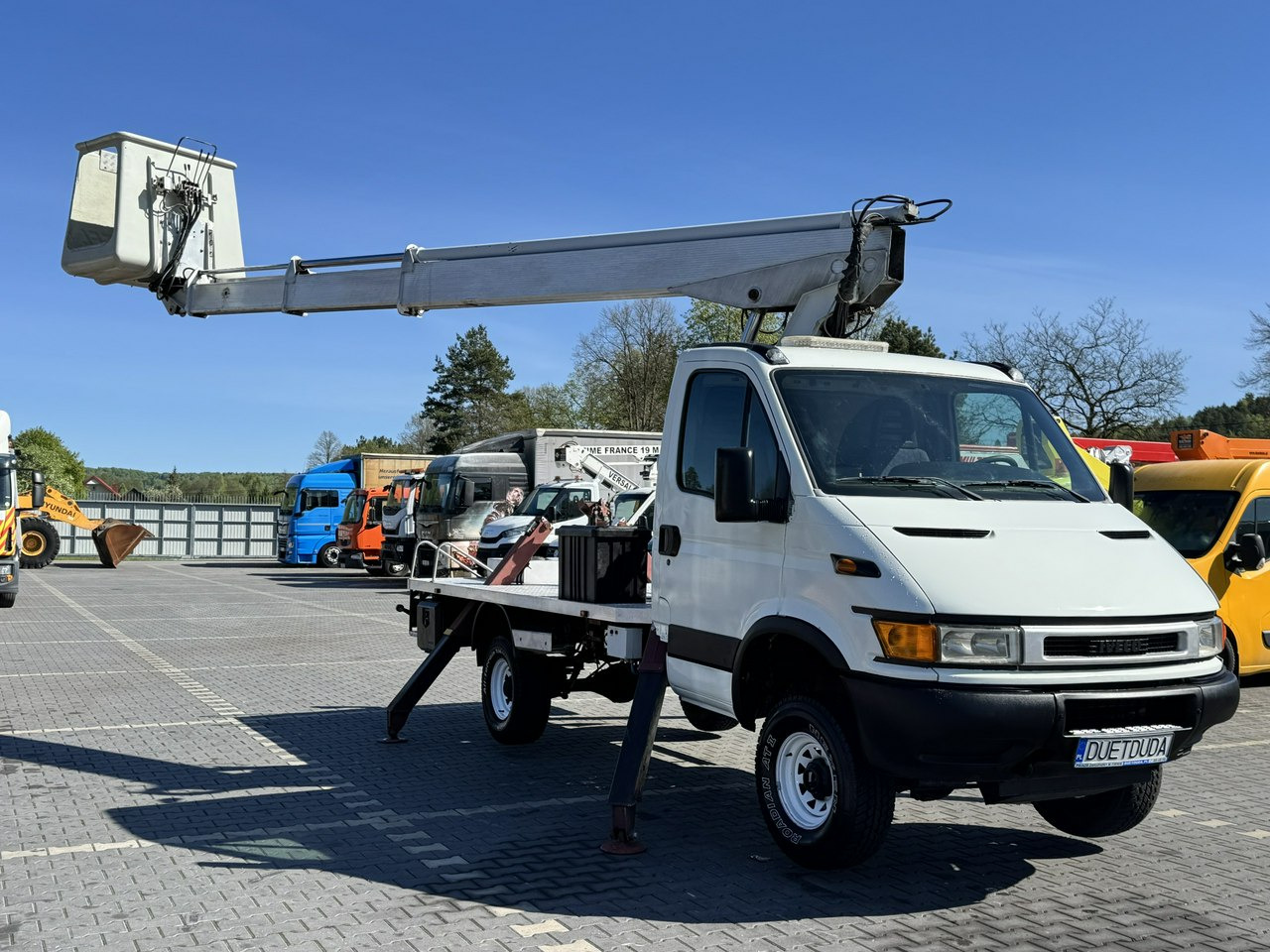 Iveco Daily - Platformë ajrore e montuar në kamion: foto 2 Iveco Daily - Platformë ajrore e montuar në kamion: foto 2