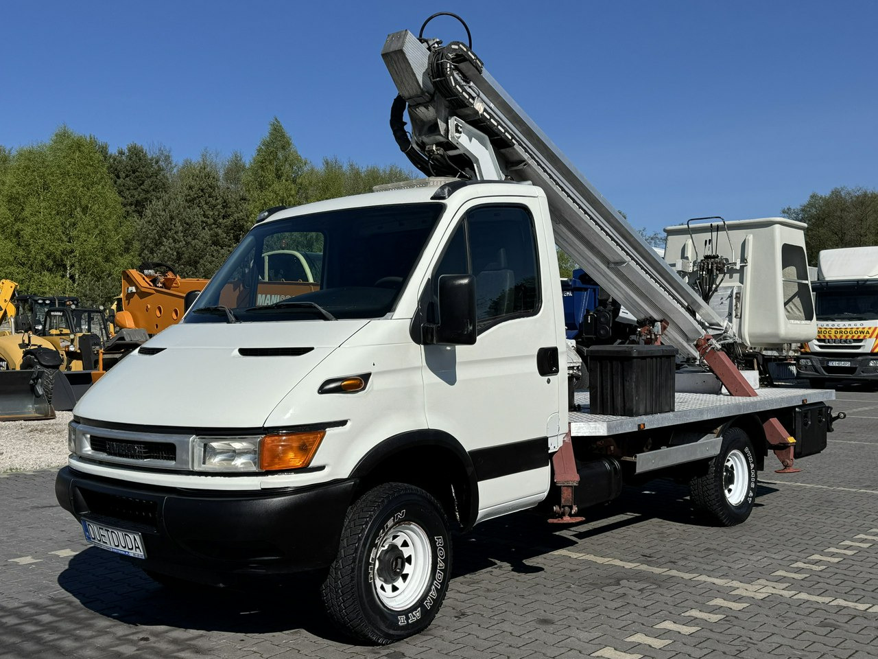 Iveco Daily - Platformë ajrore e montuar në kamion: foto 3 Iveco Daily - Platformë ajrore e montuar në kamion: foto 3