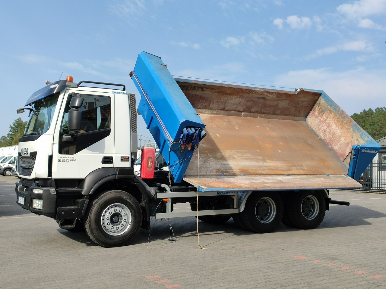 Iveco Trakker 360 EEV Manual 6x4 Wywrot 3-stronny Hydroburta Bok i Tył - Kamion vetëshkarkues: foto 5 Iveco Trakker 360 EEV Manual 6x4 Wywrot 3-stronny Hydroburta Bok i Tył - Kamion vetëshkarkues: foto 5