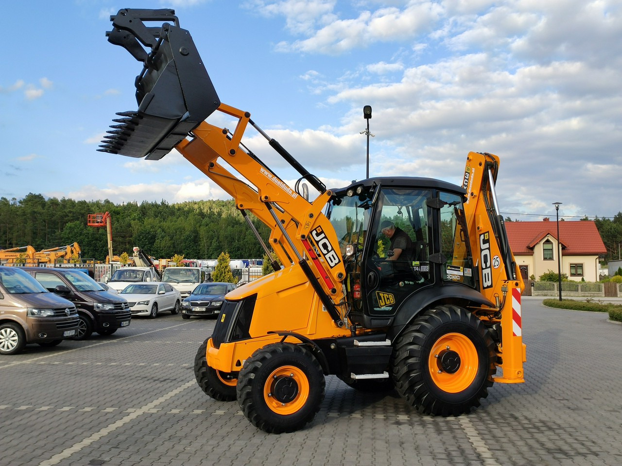 JCB 3CX - Fadromë me shkarkim nga prapa: foto 2 JCB 3CX - Fadromë me shkarkim nga prapa: foto 2