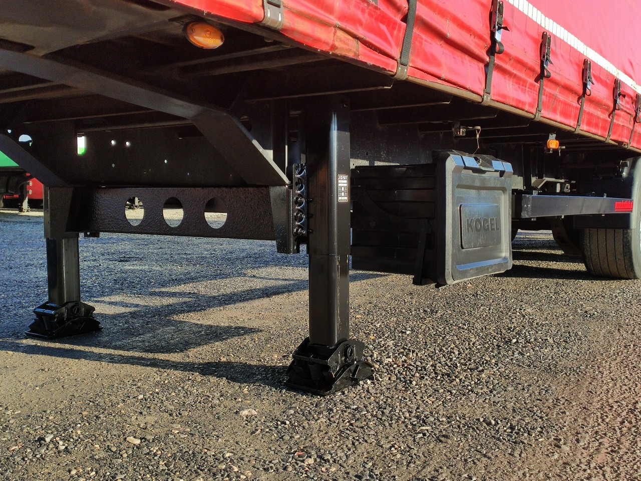 Kogel SN24 Firana Mega Oś Podnoszona - Gjysmë rimorkio me tendë: foto 4 Kogel SN24 Firana Mega Oś Podnoszona - Gjysmë rimorkio me tendë: foto 4