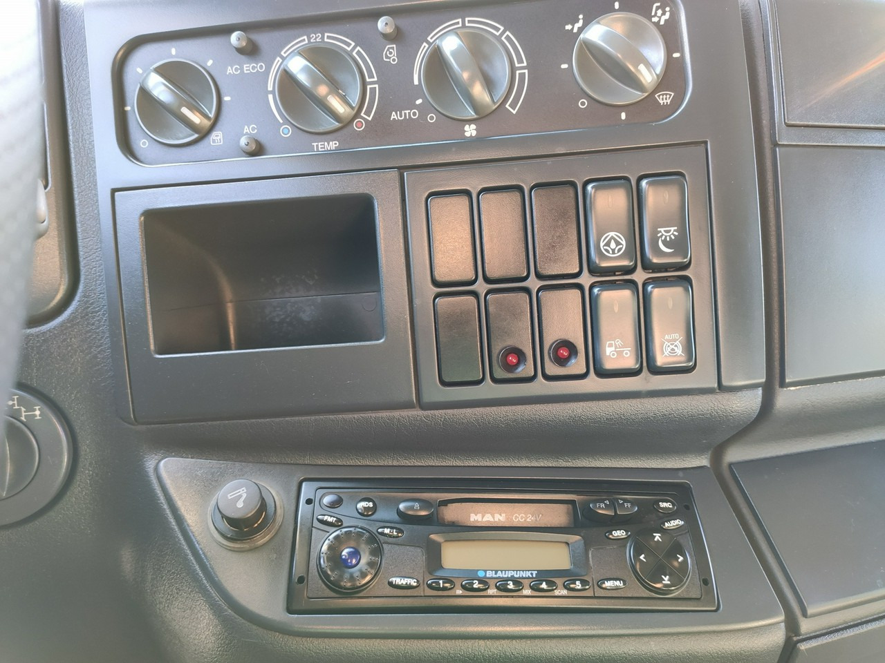 Kamion vetëshkarkues, Kamion me vinç MAN Man 26.440 6x4 HDS HIAB 166 B-3 DUO Wywrotka Meiller 2-stronna: foto 34