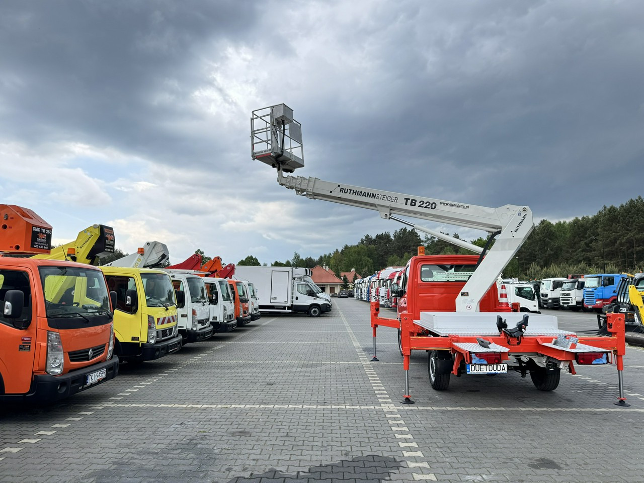 Mercedes Sprinter - Platformë ajrore e montuar në kamion: foto 4 Mercedes Sprinter - Platformë ajrore e montuar në kamion: foto 4