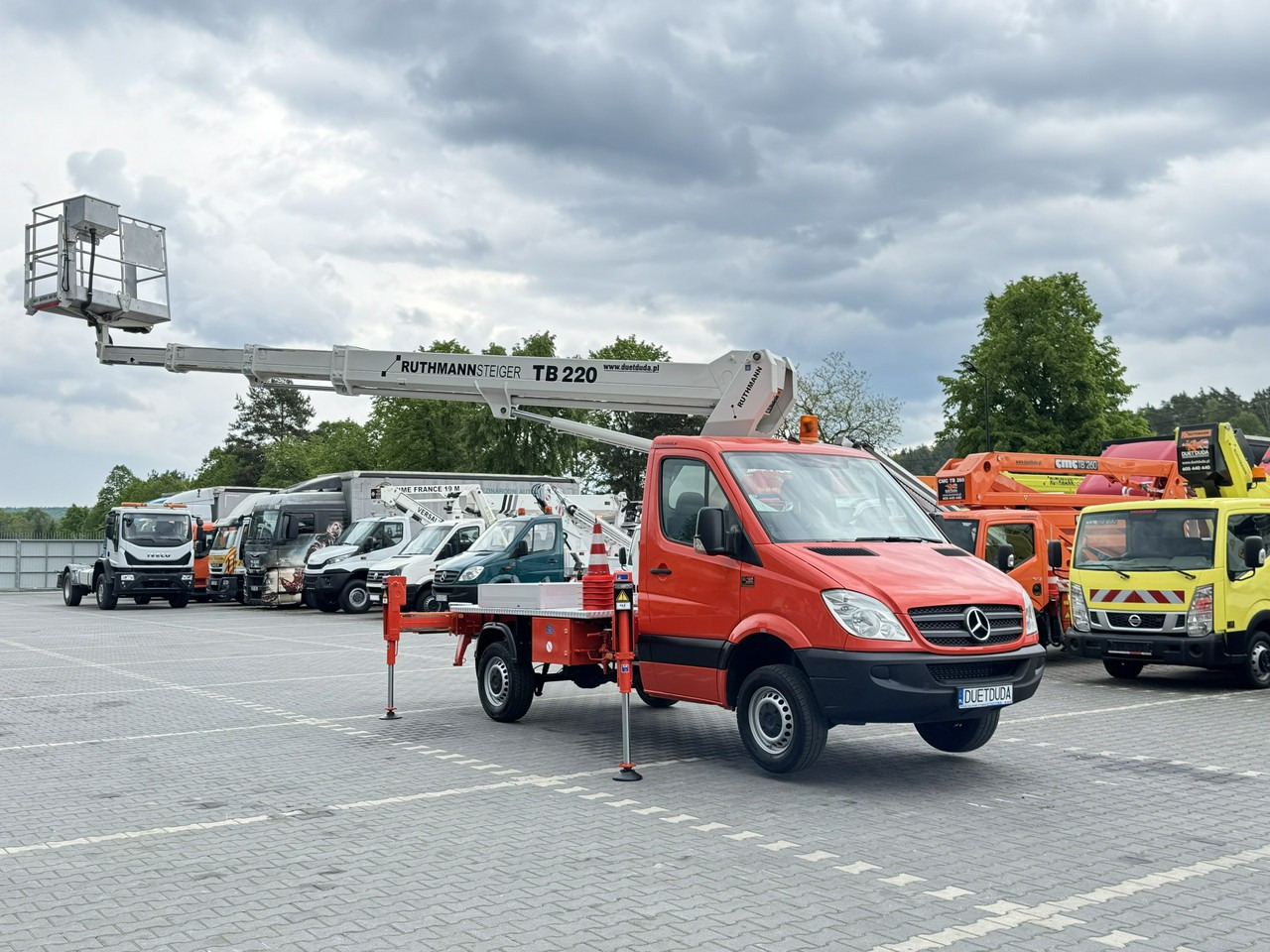 Mercedes Sprinter - Platformë ajrore e montuar në kamion: foto 5 Mercedes Sprinter - Platformë ajrore e montuar në kamion: foto 5