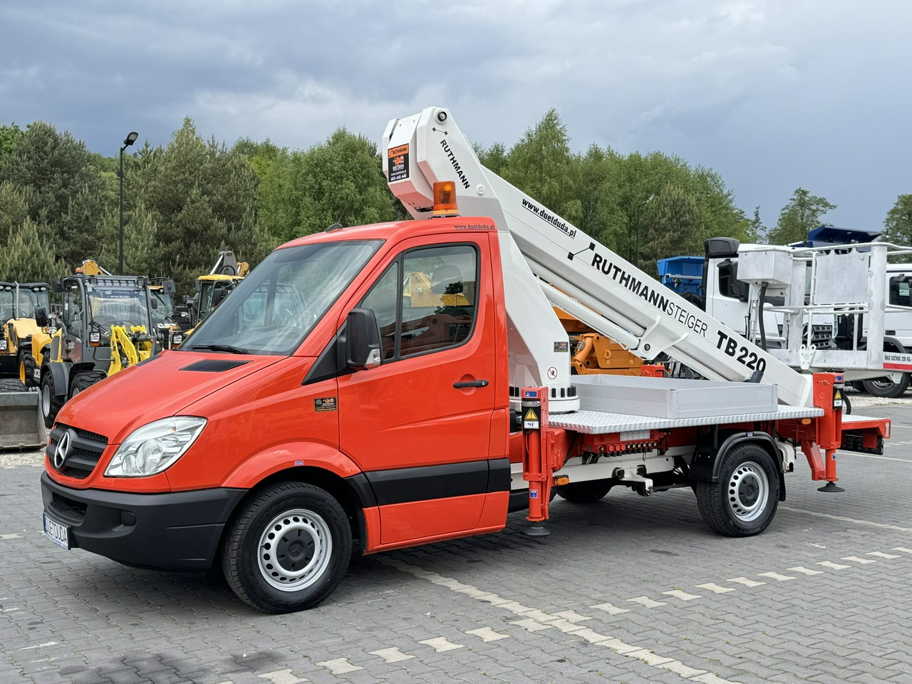 Mercedes Sprinter - Platformë ajrore e montuar në kamion: foto 3 Mercedes Sprinter - Platformë ajrore e montuar në kamion: foto 3