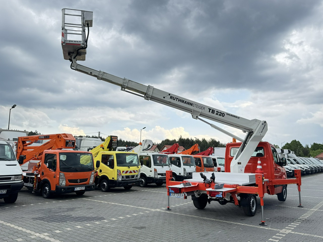 Mercedes Sprinter - Platformë ajrore e montuar në kamion: foto 2 Mercedes Sprinter - Platformë ajrore e montuar në kamion: foto 2