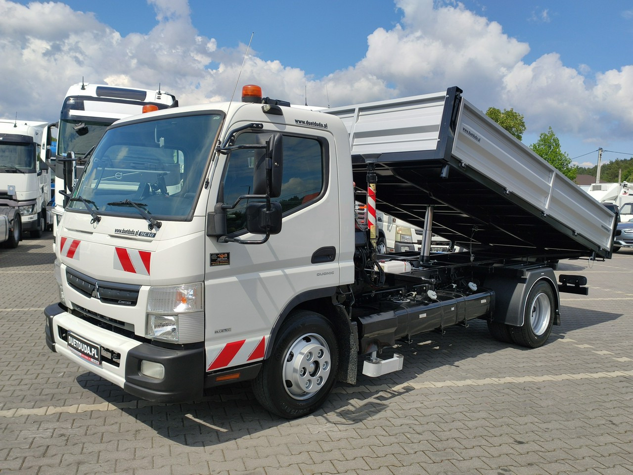 Mitsubishi Canter Fuso 9C18 3.0/180KM Automat, HDS FASSI F30 Wywrotka 3-str - Kamion vetëshkarkues: foto 3 Mitsubishi Canter Fuso 9C18 3.0/180KM Automat, HDS FASSI F30 Wywrotka 3-str - Kamion vetëshkarkues: foto 3