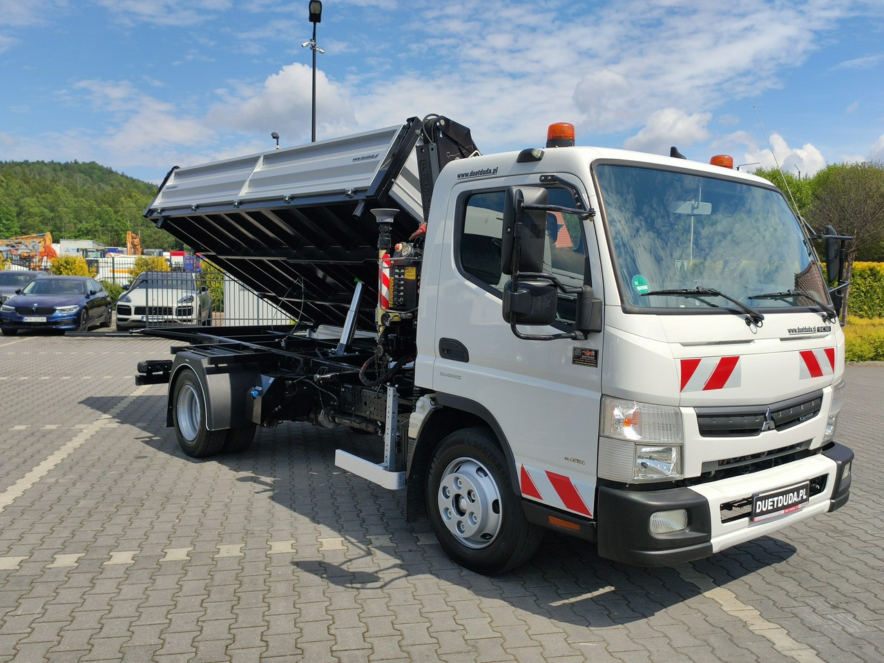 Mitsubishi Canter Fuso 9C18 3.0/180KM Automat, HDS FASSI F30 Wywrotka 3-str - Kamion vetëshkarkues: foto 2 Mitsubishi Canter Fuso 9C18 3.0/180KM Automat, HDS FASSI F30 Wywrotka 3-str - Kamion vetëshkarkues: foto 2
