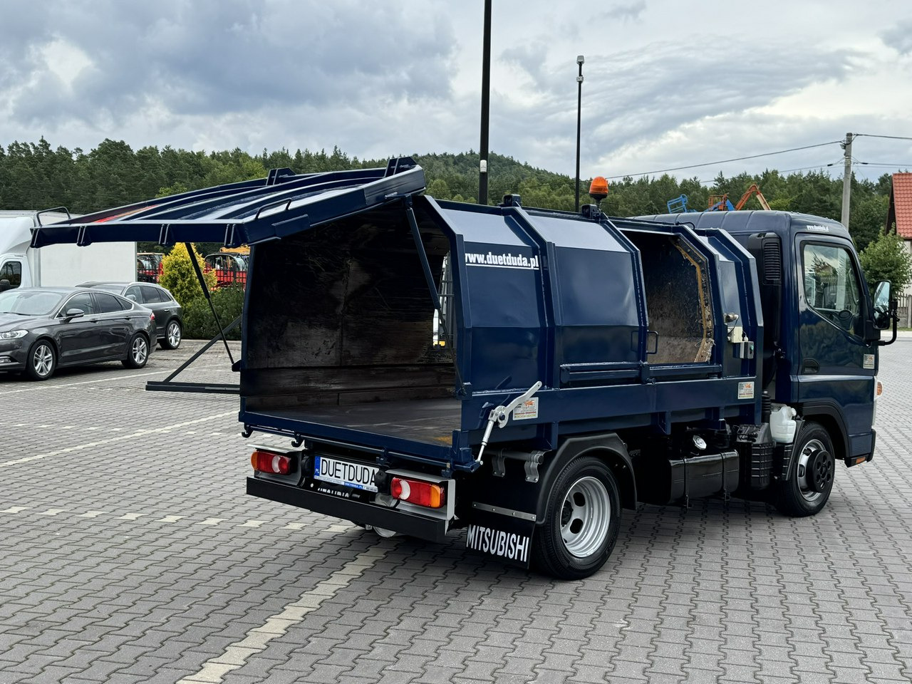Mitsubishi Canter - Kamion mbeturinash: foto 3 Mitsubishi Canter - Kamion mbeturinash: foto 3