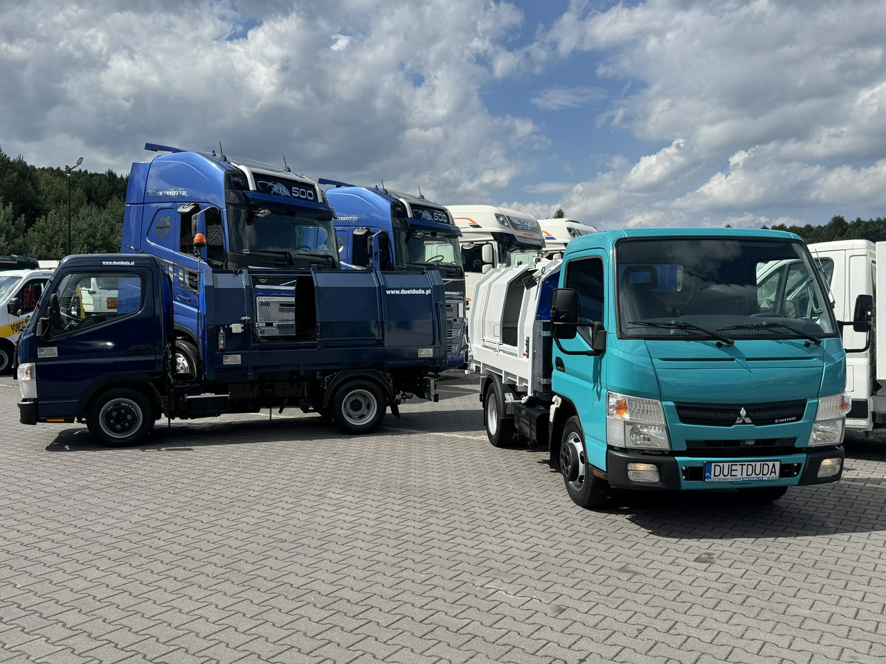 Mitsubishi Canter - Kamion mbeturinash: foto 4 Mitsubishi Canter - Kamion mbeturinash: foto 4