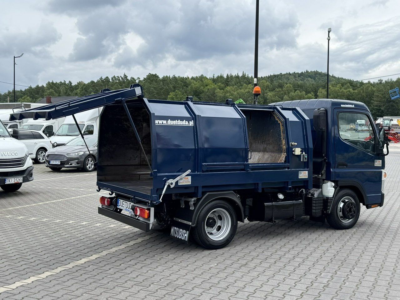 Mitsubishi Canter - Kamion mbeturinash: foto 5 Mitsubishi Canter - Kamion mbeturinash: foto 5