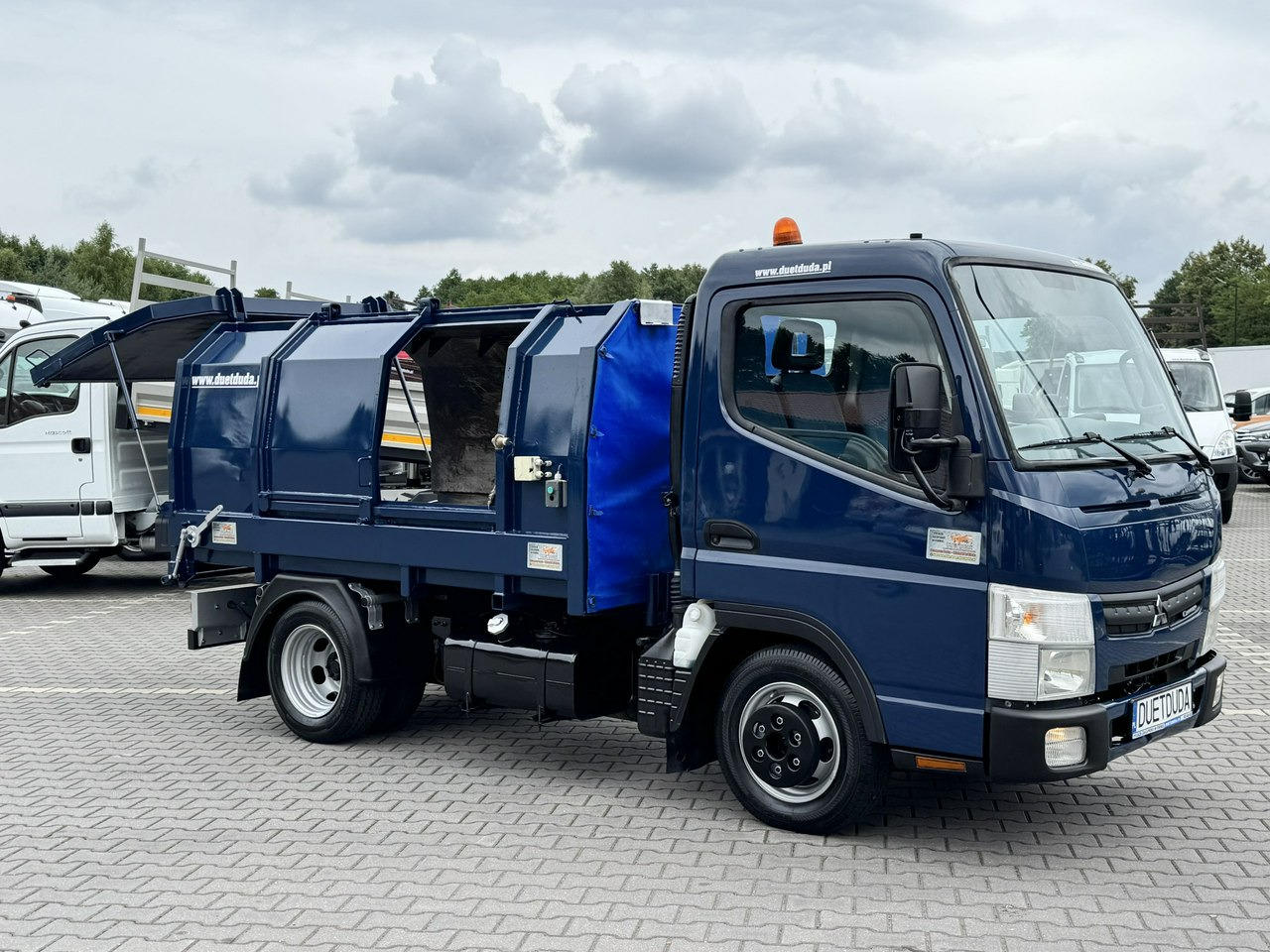 Mitsubishi Canter - Kamion mbeturinash: foto 2 Mitsubishi Canter - Kamion mbeturinash: foto 2