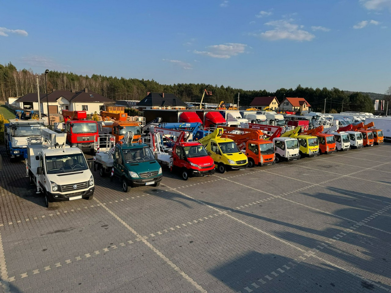 Nissan Cabstar - Platformë ajrore e montuar në kamion: foto 4 Nissan Cabstar - Platformë ajrore e montuar në kamion: foto 4