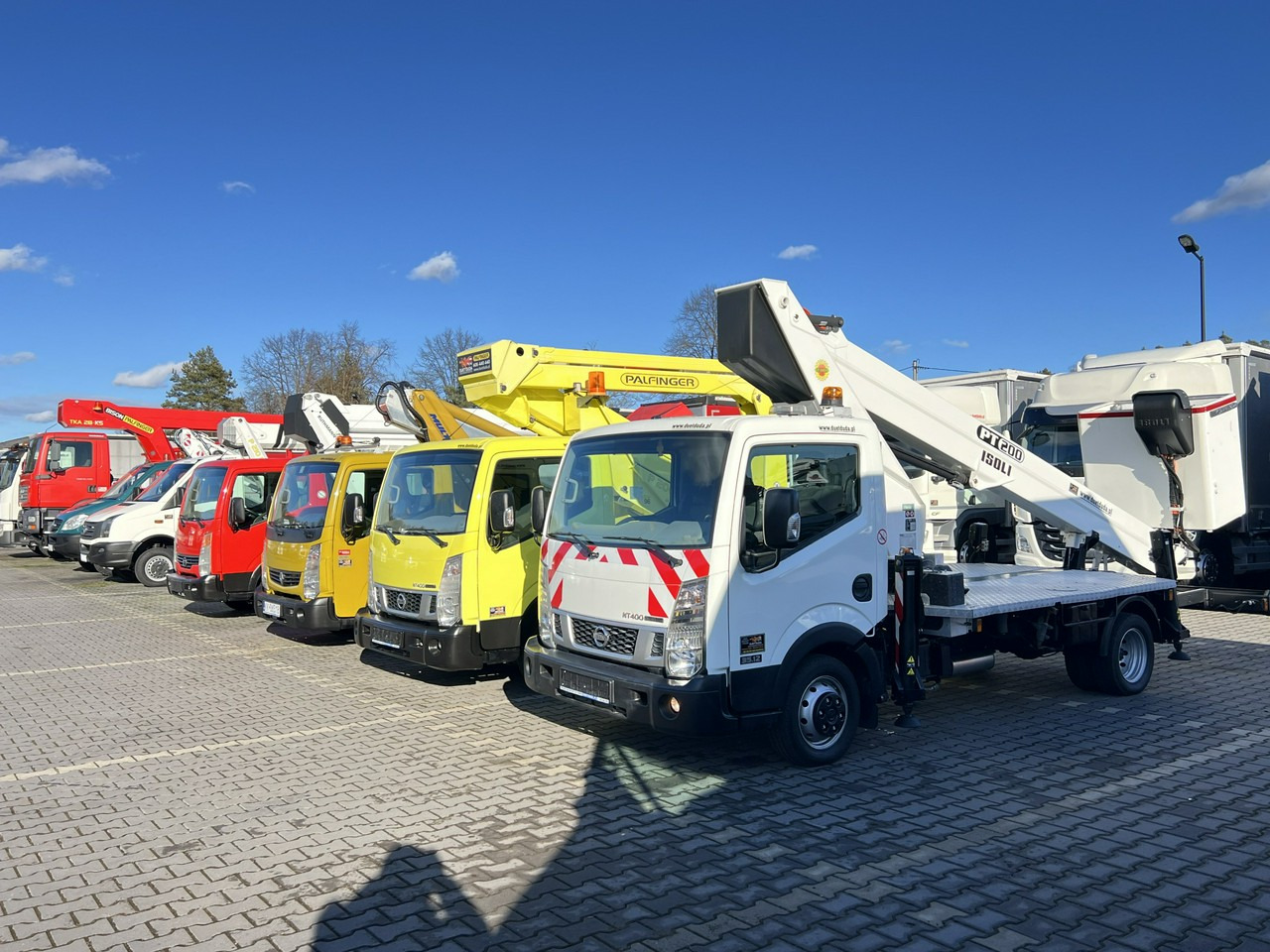 Nissan Cabstar - Platformë ajrore e montuar në kamion: foto 1 Nissan Cabstar - Platformë ajrore e montuar në kamion: foto 1