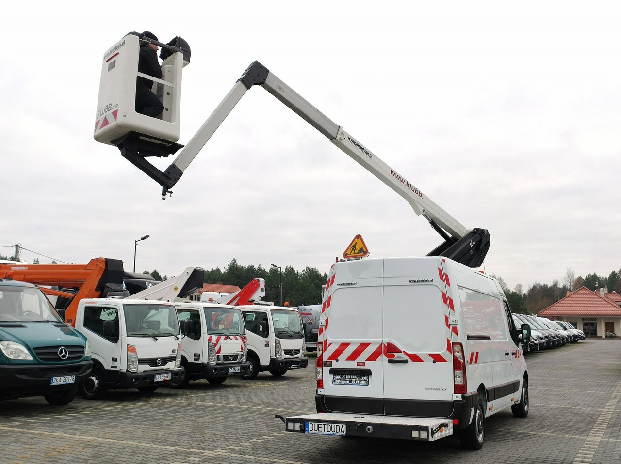 Renault Master - Platformë ajrore e montuar në kamion: foto 4 Renault Master - Platformë ajrore e montuar në kamion: foto 4