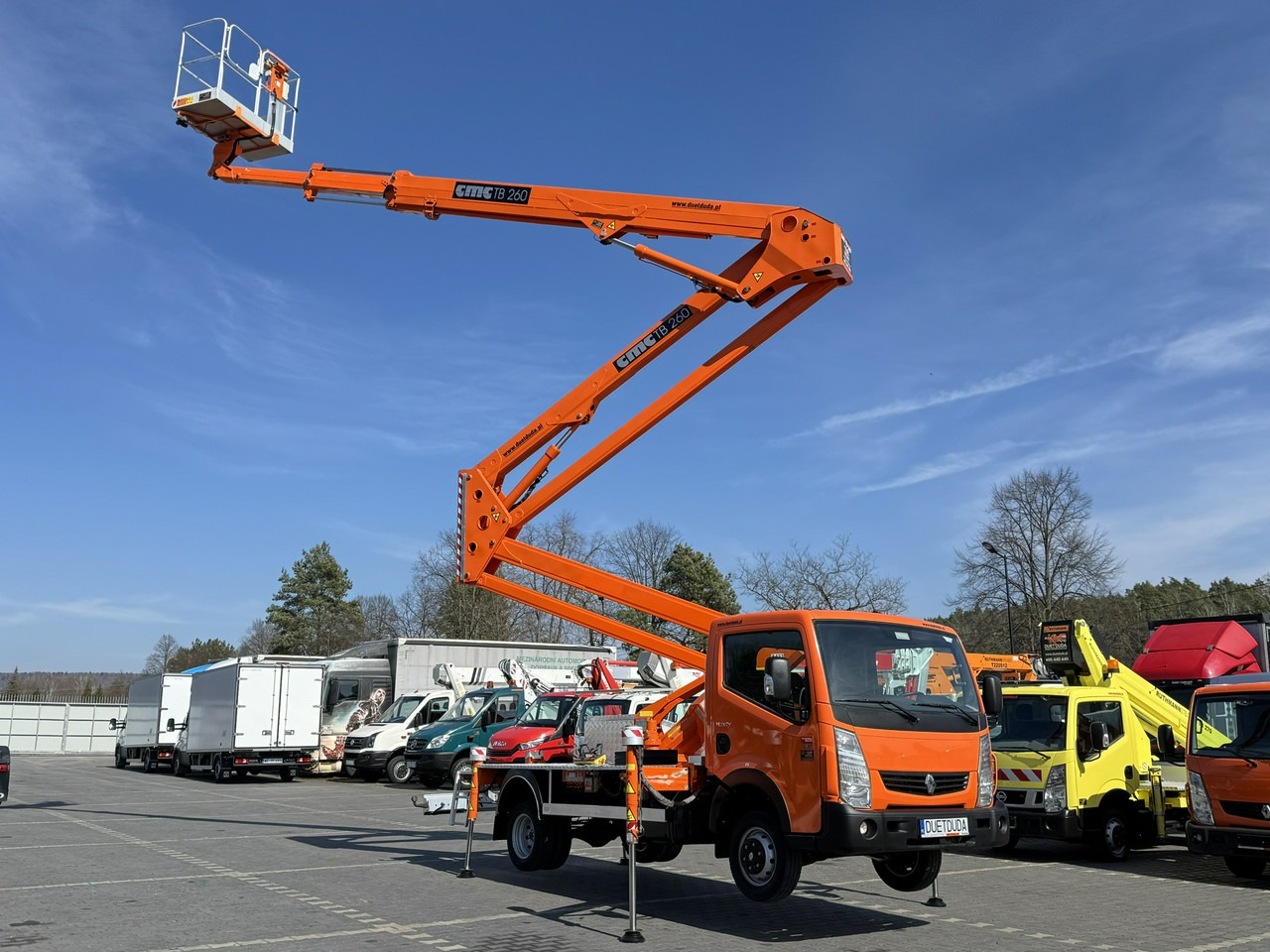 Renault Maxity - Platformë ajrore e montuar në kamion: foto 4 Renault Maxity - Platformë ajrore e montuar në kamion: foto 4