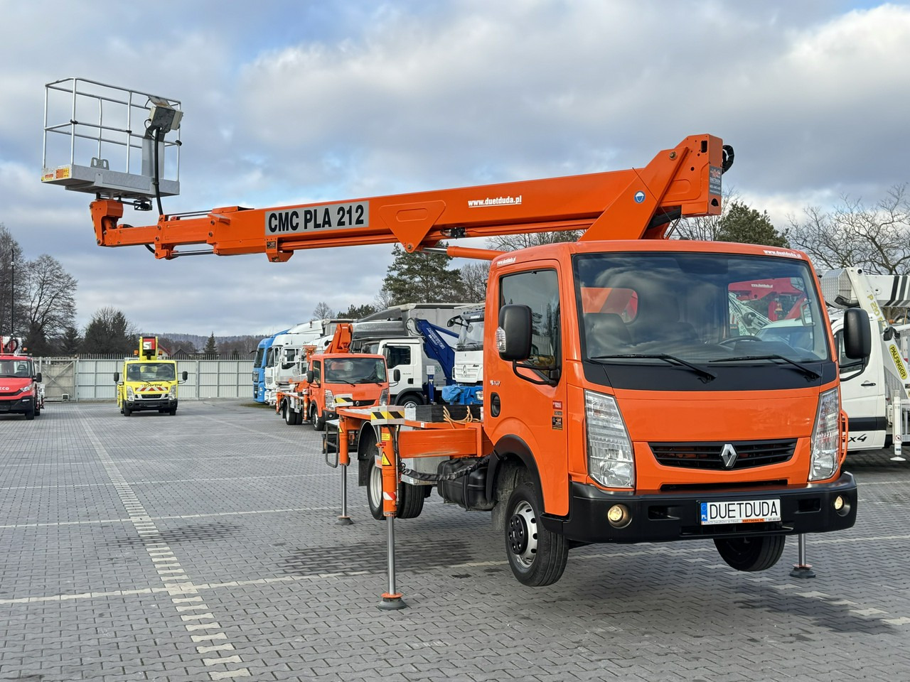 Renault Maxity - Platformë ajrore e montuar në kamion: foto 3 Renault Maxity - Platformë ajrore e montuar në kamion: foto 3