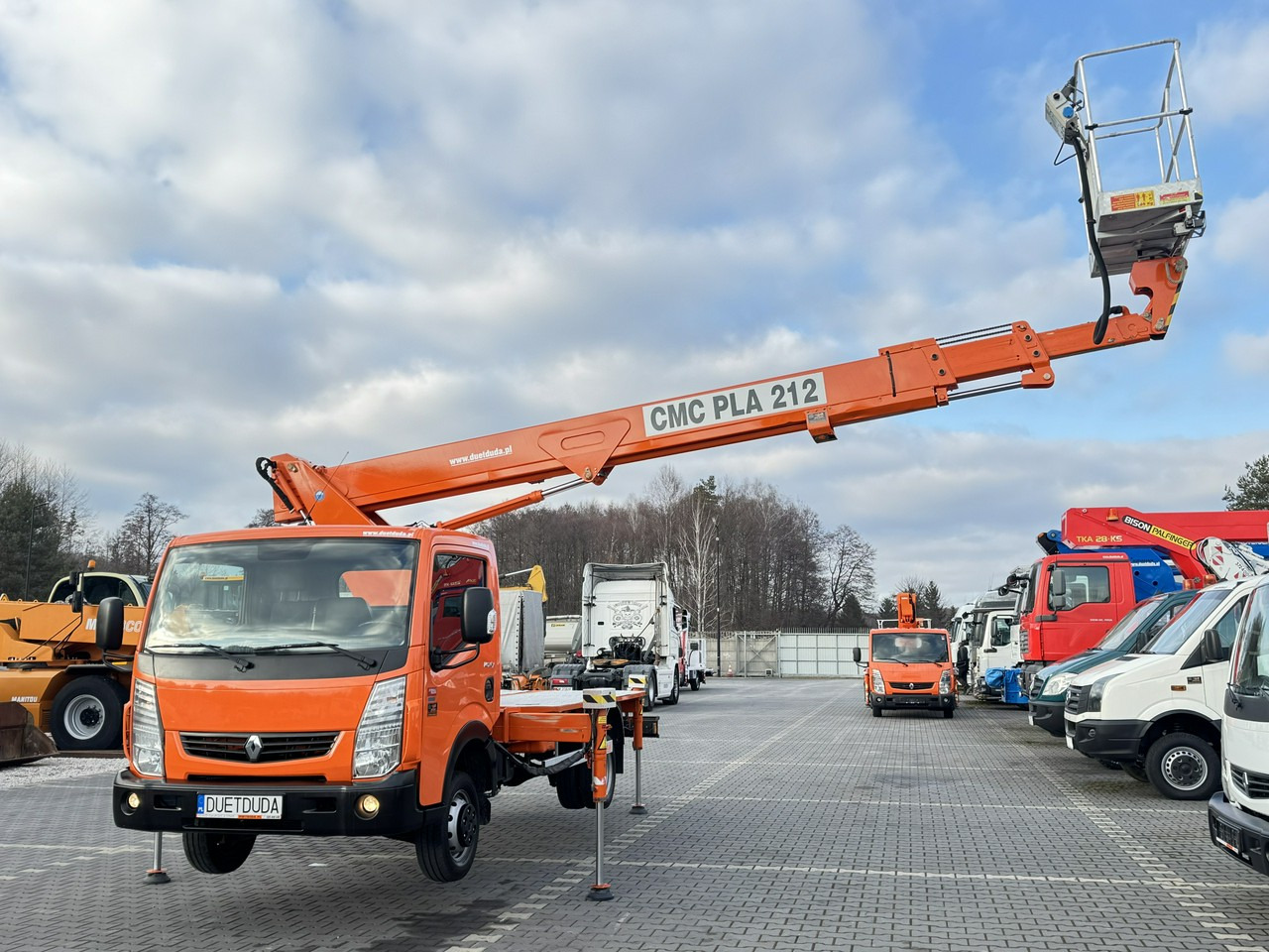 Renault Maxity - Platformë ajrore e montuar në kamion: foto 4 Renault Maxity - Platformë ajrore e montuar në kamion: foto 4