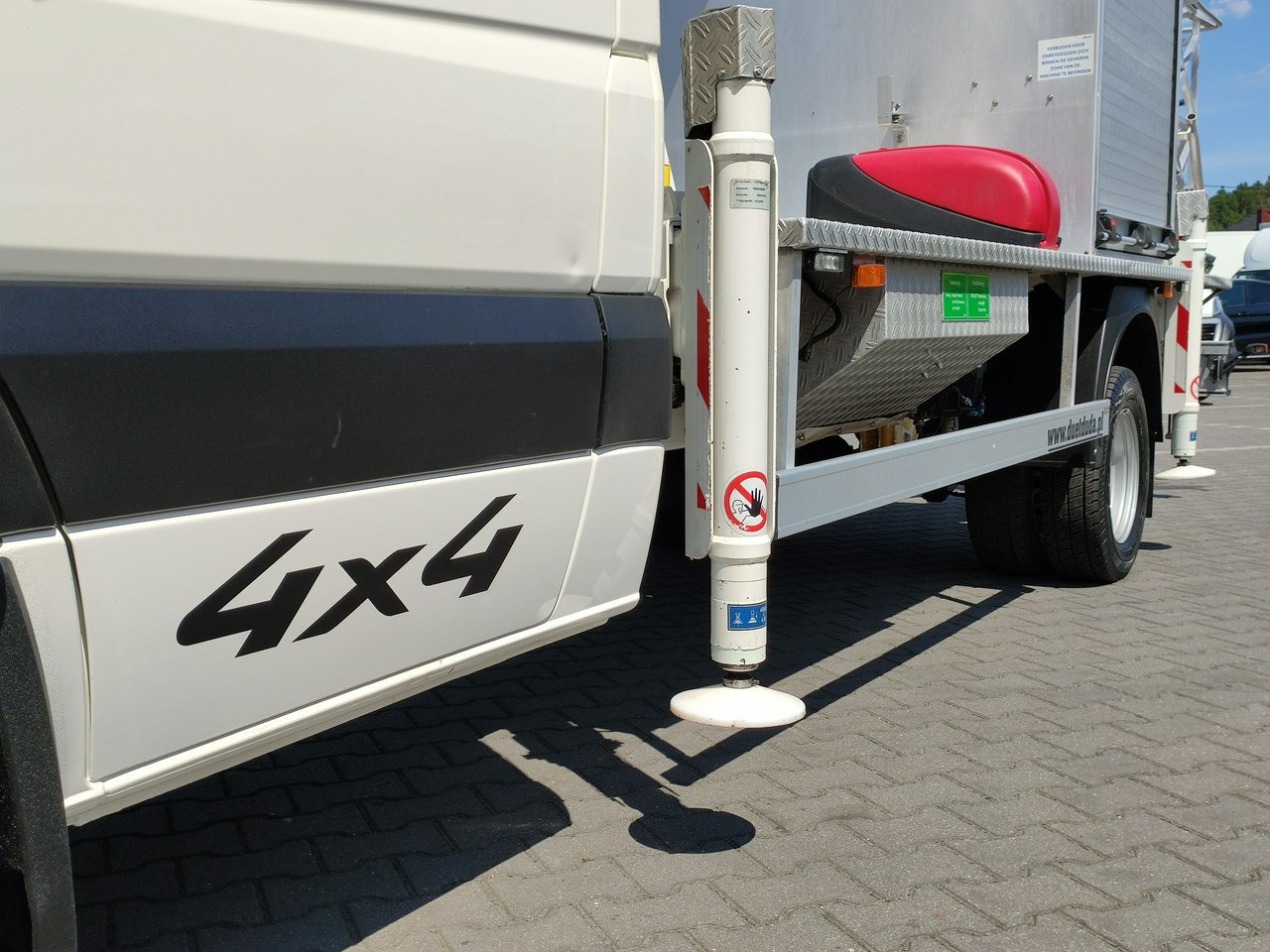 Volkswagen Crafter - Platformë ajrore e montuar në kamion: foto 3 Volkswagen Crafter - Platformë ajrore e montuar në kamion: foto 3
