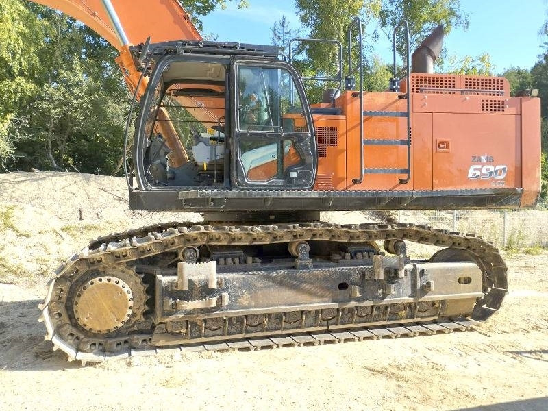 Hitachi ZX 690 LCH-7 - Ekskavator me zinxhirë: foto 2 Hitachi ZX 690 LCH-7 - Ekskavator me zinxhirë: foto 2