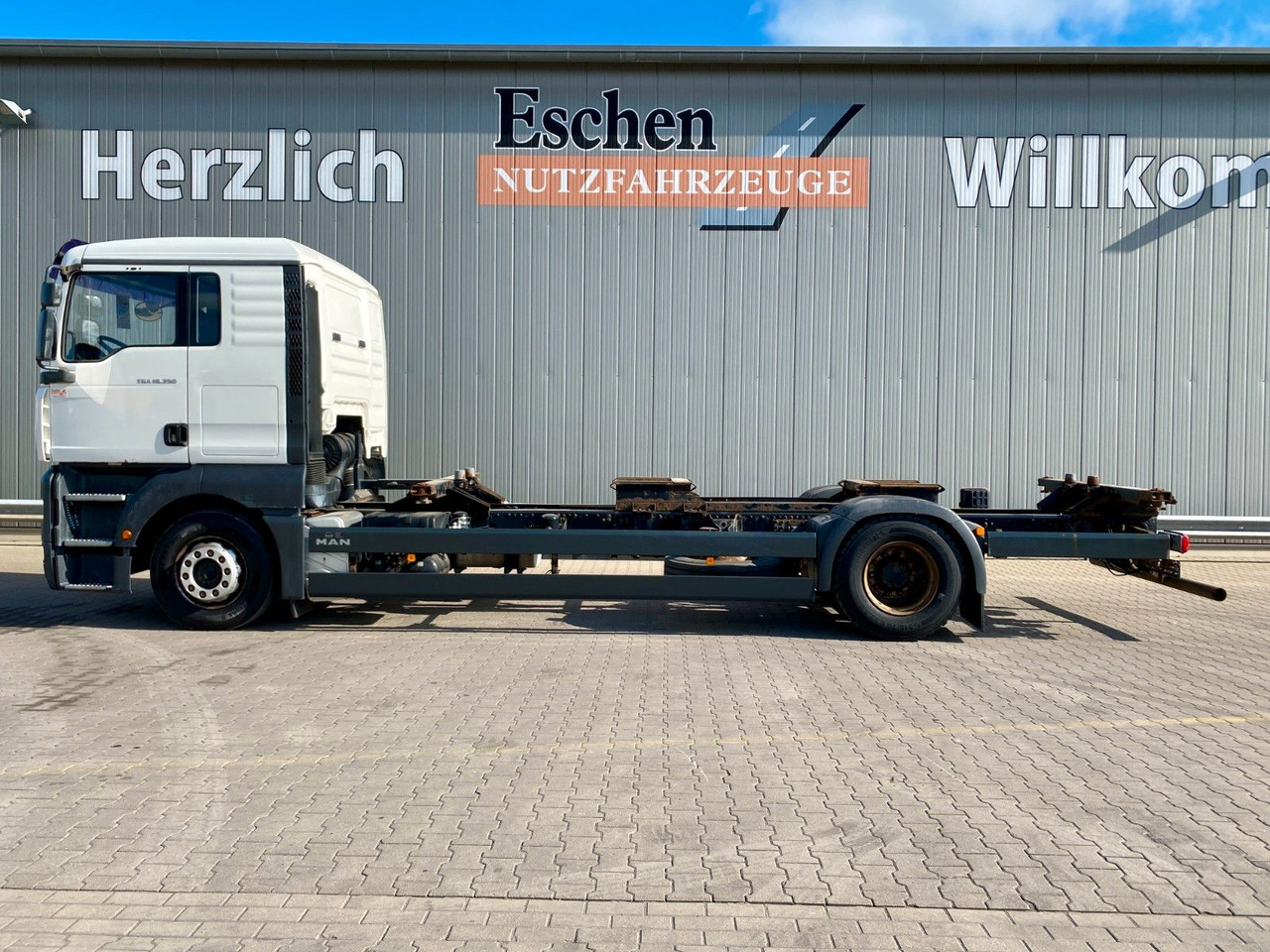 MAN TGA 18.350 LL Fahrschule*Driving school*5 Sitze MAN TGA 18.350 LL Fahrschule*Driving school*5 Sitze - Kamion me karroceri të hapur: foto 2 MAN TGA 18.350 LL Fahrschule*Driving school*5 Sitze MAN TGA 18.350 LL Fahrschule*Driving school*5 Sitze - Kamion me karroceri të hapur: foto 2