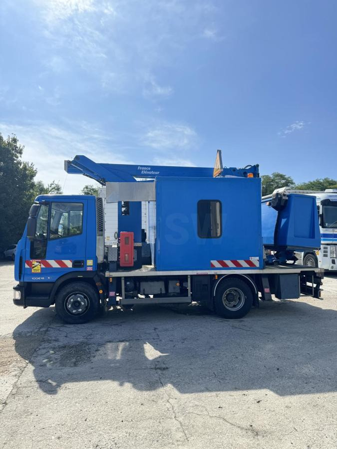 Iveco Eurocargo 100E18 - Platformë ajrore e montuar në kamion: foto 5 Iveco Eurocargo 100E18 - Platformë ajrore e montuar në kamion: foto 5