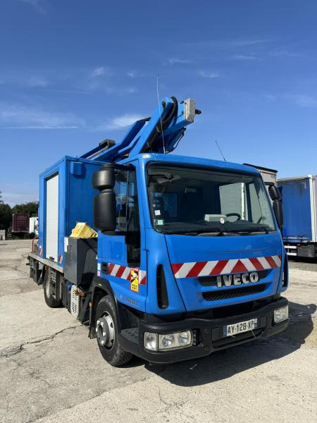Iveco Eurocargo 100E18 - Platformë ajrore e montuar në kamion: foto 1 Iveco Eurocargo 100E18 - Platformë ajrore e montuar në kamion: foto 1