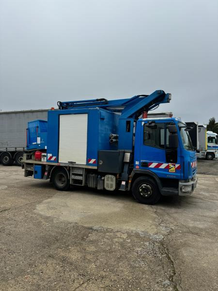 Iveco Eurocargo 100E19 - Platformë ajrore e montuar në kamion: foto 4 Iveco Eurocargo 100E19 - Platformë ajrore e montuar në kamion: foto 4