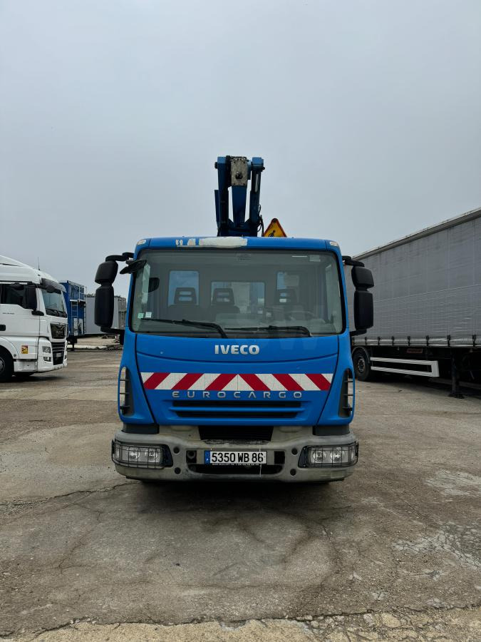 Iveco Eurocargo 100E19 - Platformë ajrore e montuar në kamion: foto 2 Iveco Eurocargo 100E19 - Platformë ajrore e montuar në kamion: foto 2