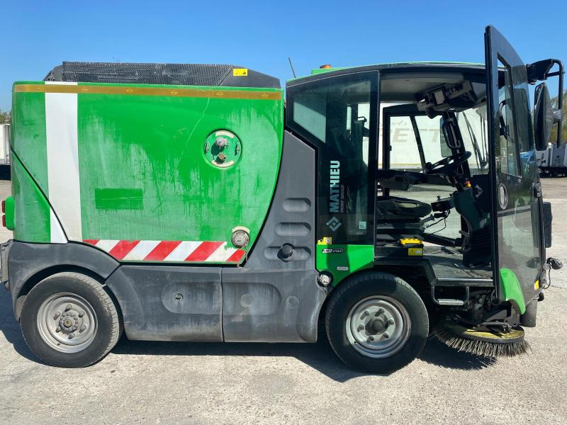 Mathieu Azura MC210 - Makinë fshirëse për rrugët: foto 3 Mathieu Azura MC210 - Makinë fshirëse për rrugët: foto 3