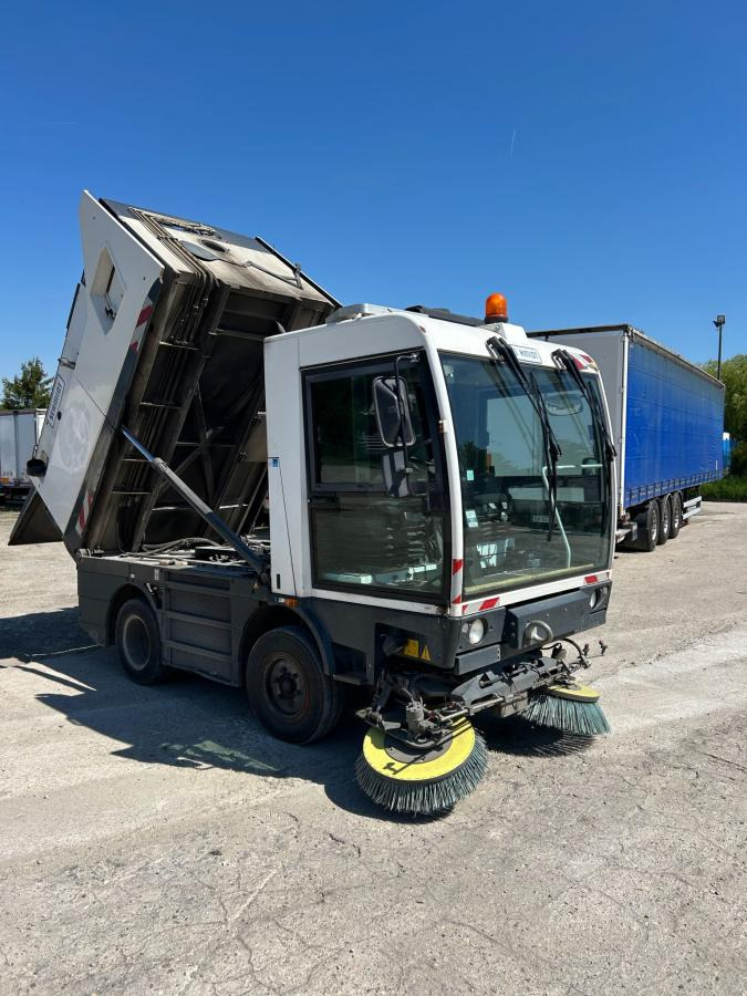 Schmidt Clingo 500 Compact 400 - Makinë fshirëse për rrugët: foto 5 Schmidt Clingo 500 Compact 400 - Makinë fshirëse për rrugët: foto 5